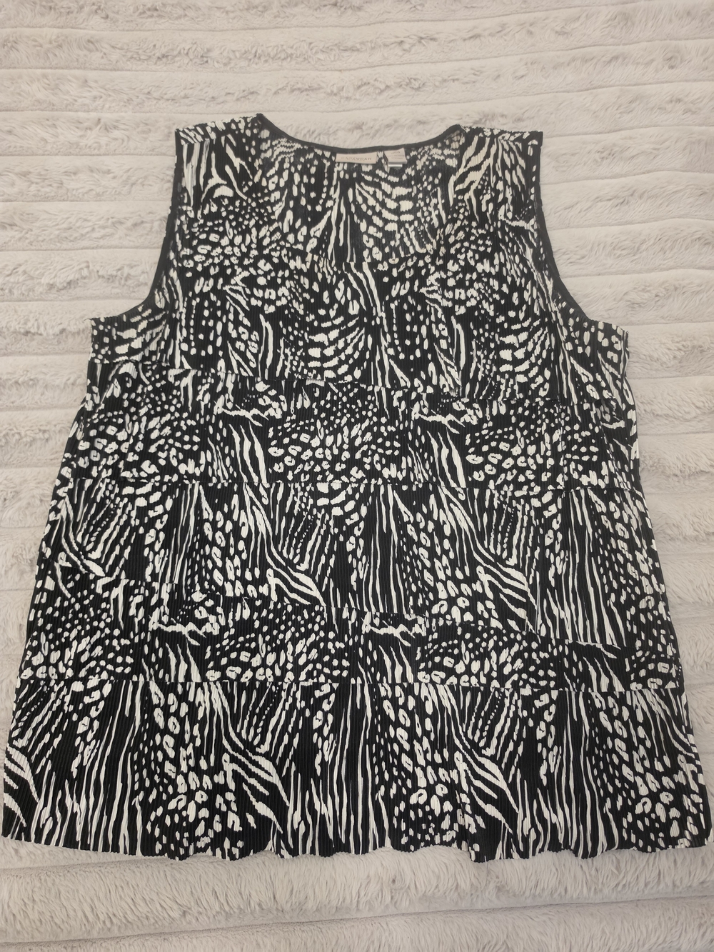 Chico's L 2 Black and White Abstract Print Sleeveless Tank